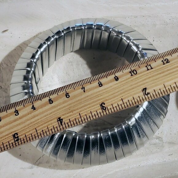 Slick Silver PU Vinyl Wrapped Chunky Retro Geometric Saucer Bangle Bracelet - Picture 9 of 9